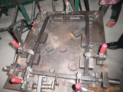 上海月凌金屬拉彎廠 專業(yè)提供20方管彎管、車架加工及焊接組裝服務